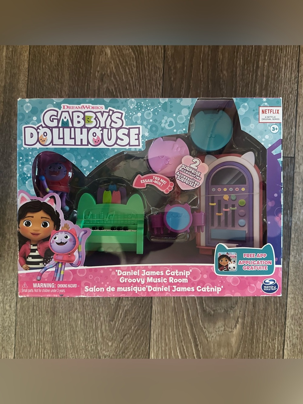 Gabby's Dollhouse Groovy MusicRoom with Daniel James Catnip Figure 2 Accessories